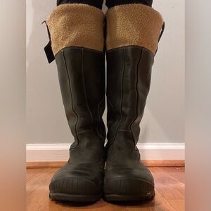 Timberland pull on boots, leather upper, sz 9. Like new, never worn.